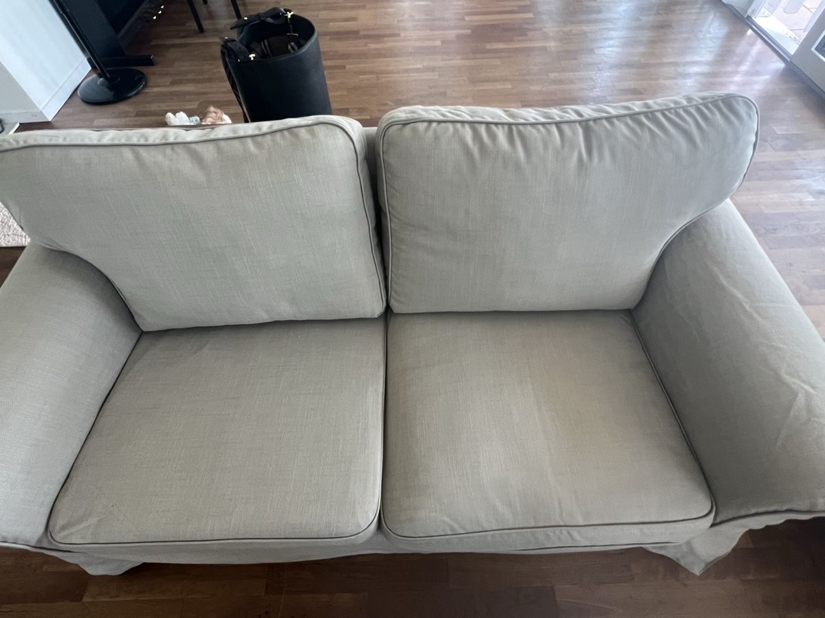 Ikea Divani: Ikea ektorp sofa 2 seater beige- like new – Usato da Herrliberg venduto da mel_7gs8 4
