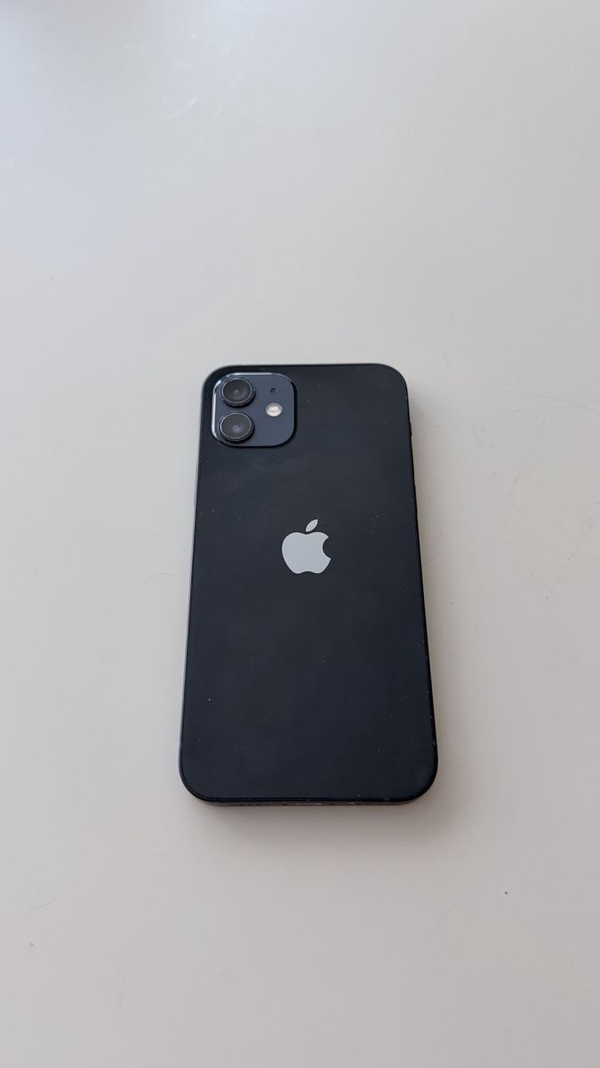 Apple Telefoni cellulari / Smartphones: iPhone 12 Schwarz 128GB – Usato da Zürich venduto da nives97
