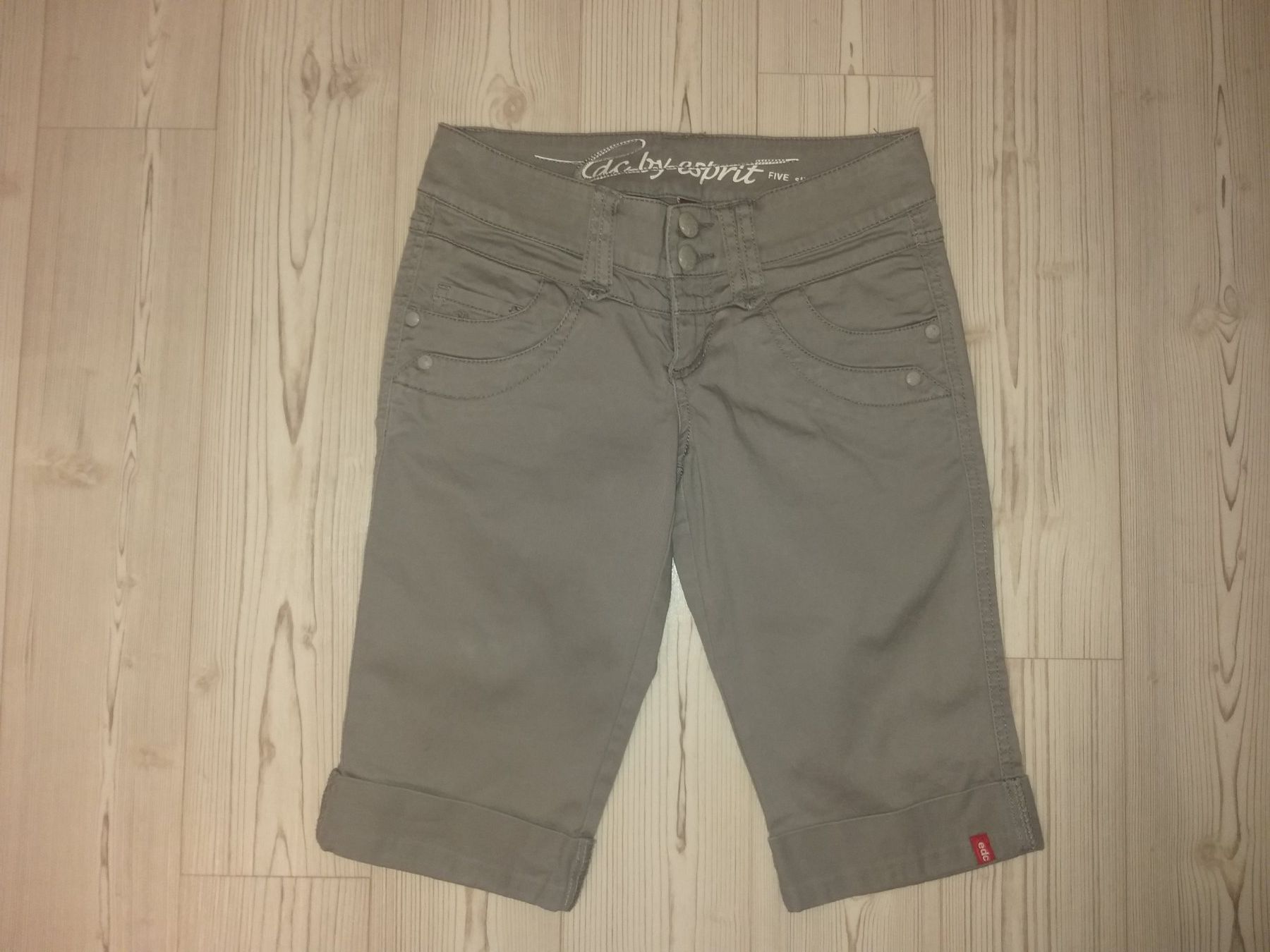 Esprit Pantaloni: Pantacourt ESPRIT  Taille / Grosse 32 CH  SLIM – Usato da Cossonay-ville venduto da Super-Price-Quality
