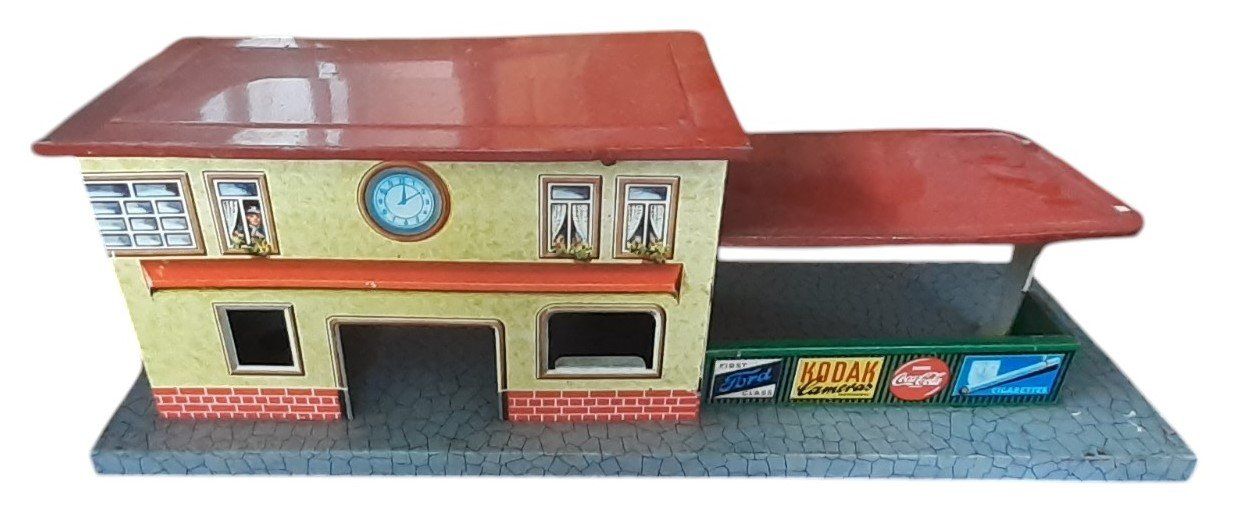 Spielzeuge: Blechspielzeug Bahnhof HWN W. Germany – Gebraucht aus Mörschwil von antiksalon