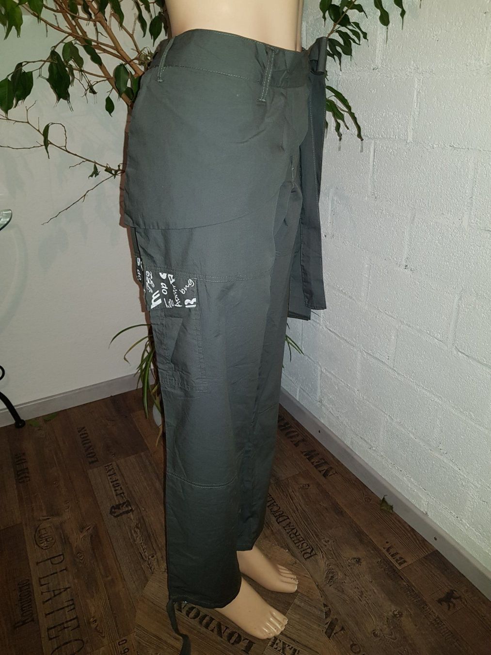 Hosen: RAINBOW Pantalon / Hose taille / Grosse 48 EUR – Gebraucht aus Cossonay-ville von Super-Price-Quality 2