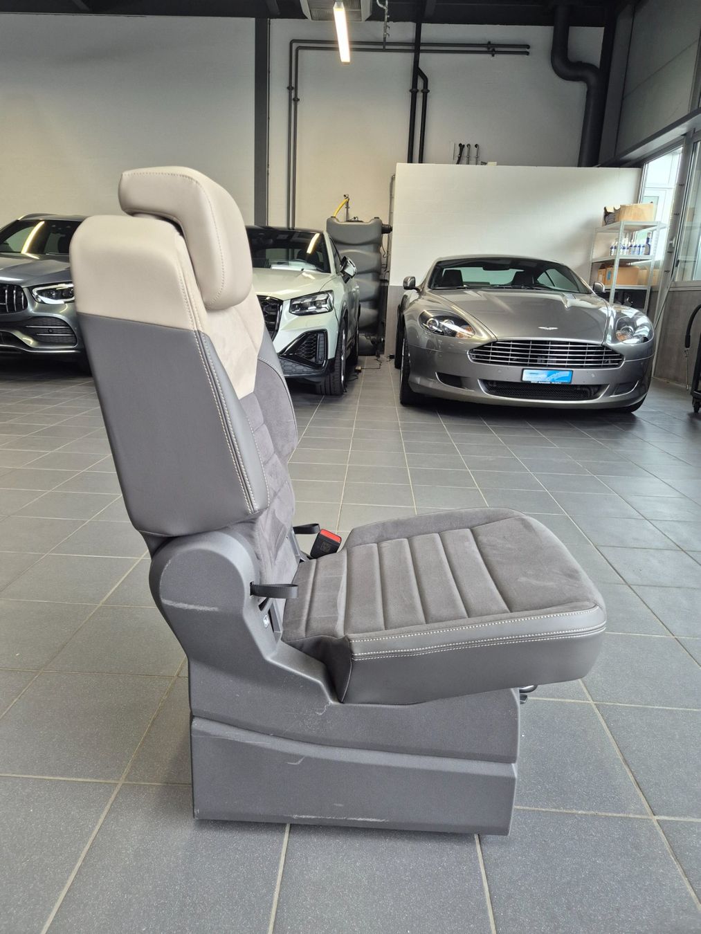 Volkswagen Toutes les pièces auto: Sitz für VW T7 Multivan – D'occasion à Winterthur par WEWi-Ersatzteile 3