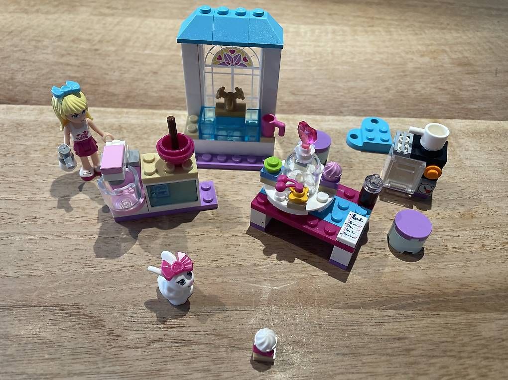 Giocattoli: Lego Friends Stephanies Backstube – Usato da Romanshorn venduto da Famschra 1