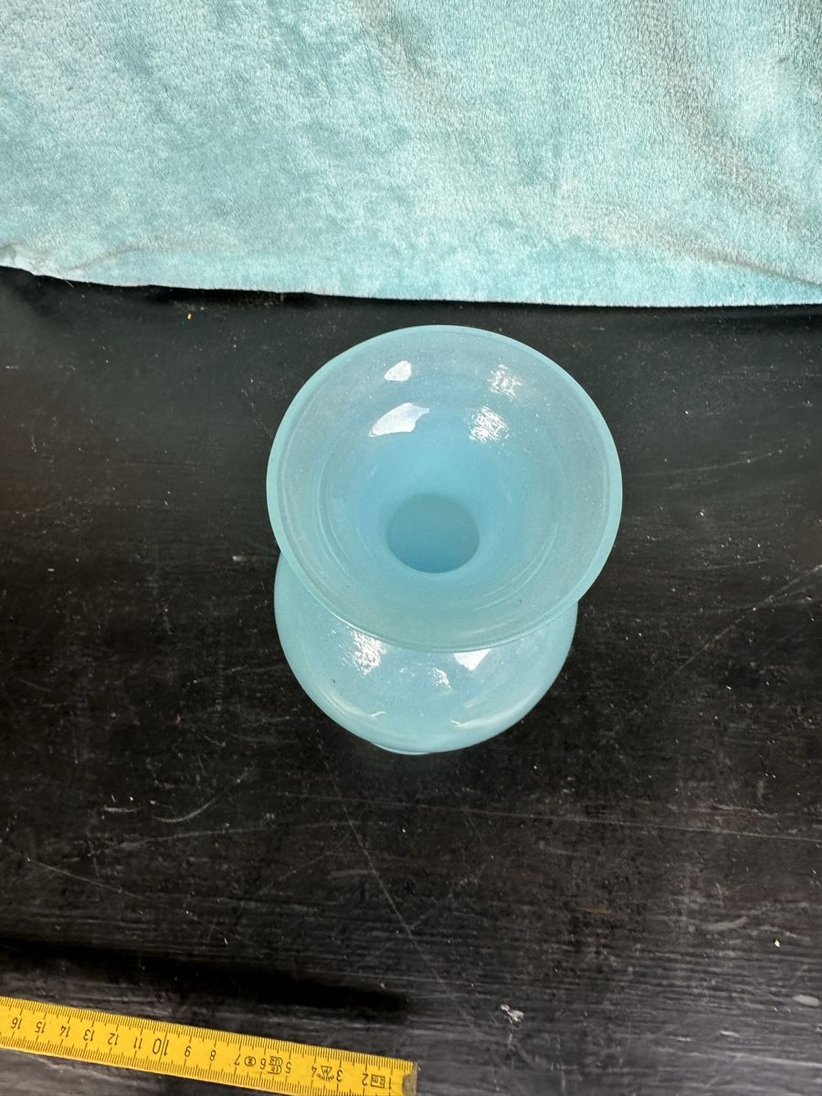 Vasen & Gefässe: Vase en verre bleu clair 30cm haut – Gebraucht aus Lausanne von artnouveau04 3