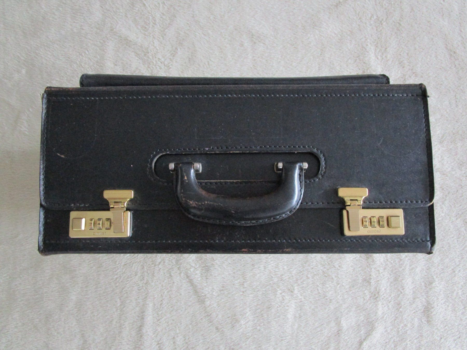 Valigie & Borse: LEDERTASCHE/ Pilotenkoffer – Usato da Rubigen venduto da Menthe