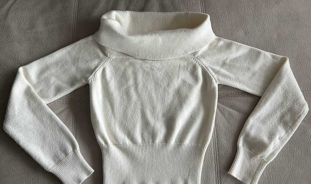 Pulls & Sweat-shirts: Pull Bershka EU S  – Neuf avec emballage d'origine à Auvernier par ana_t867