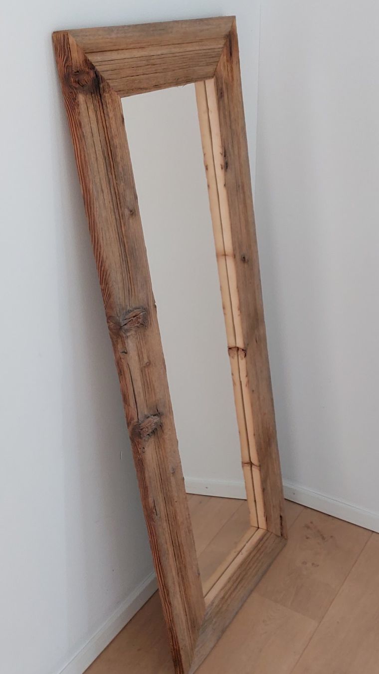 Specchi: Spiegel mit einem Rahmen aus einem Altholzbrett – Nuovo e nell'imballaggio originale da Egnach venduto da Oldwoodstyle 5