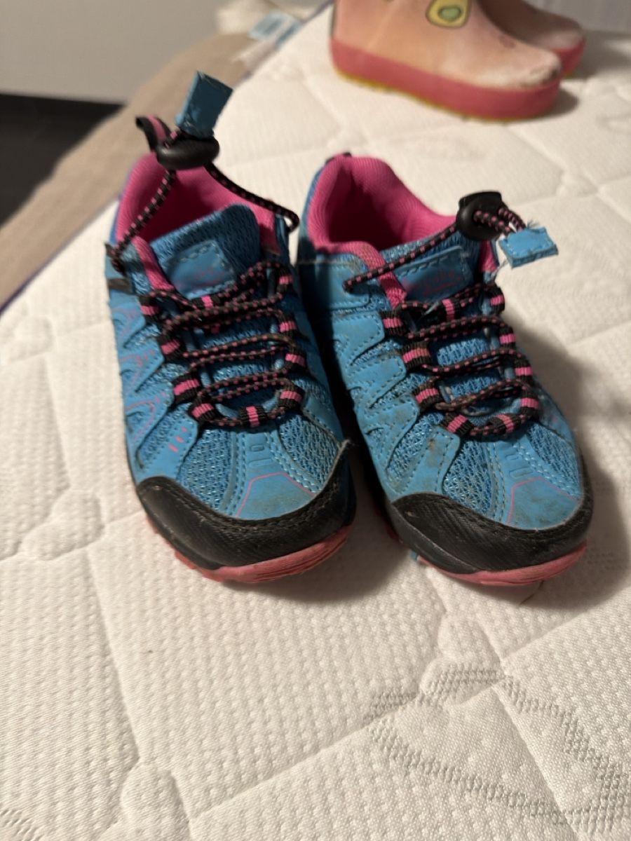 Chaussures filles: Trekkingschuhe Gr. 25 – D'occasion à Oftringen par LikeiT