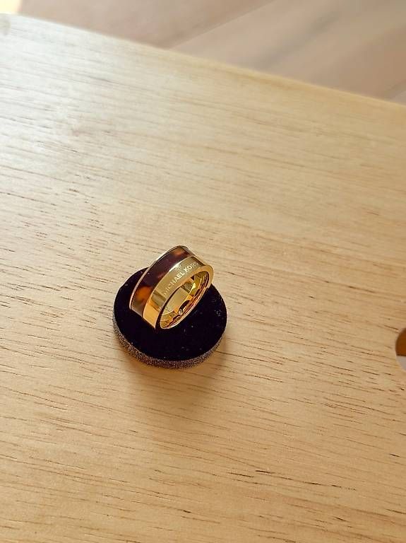 Anelli: Michael Kors Gold-Tone and Tortoise-Acetate Ring – Usato da Biberstein venduto da evolution89