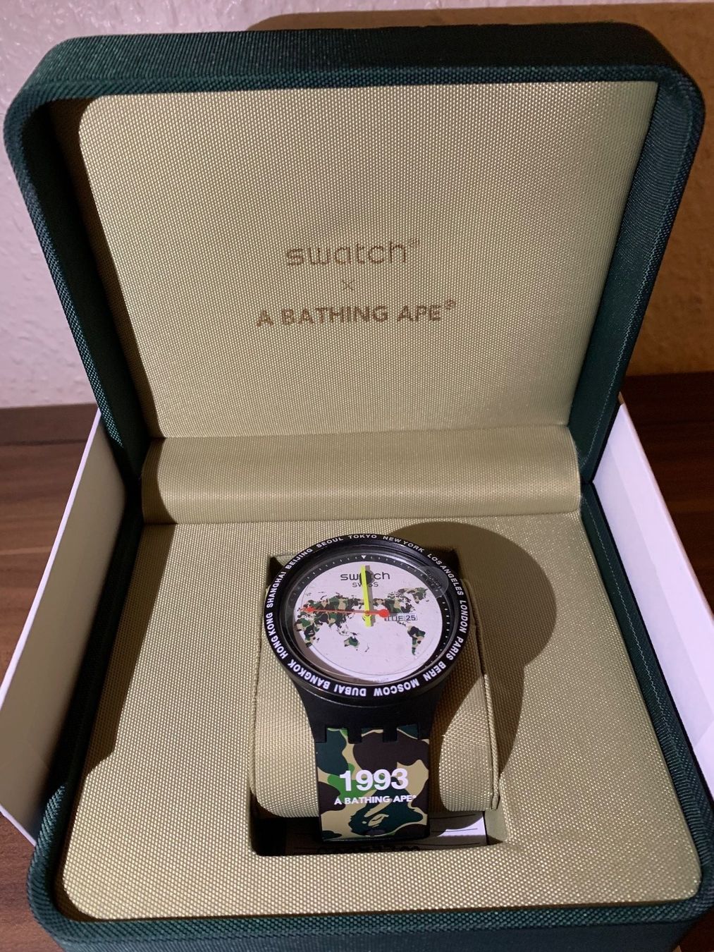 Swatch Orologi: Swatch x BAPE World Edition – Nuovo e nell'imballaggio originale da Erlach venduto da migdep985 3