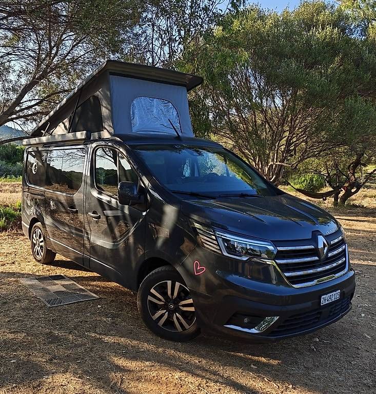Véhicules de camping: Renault Trafic Camping Bus – D'occasion à Dürnten par Sunny811
