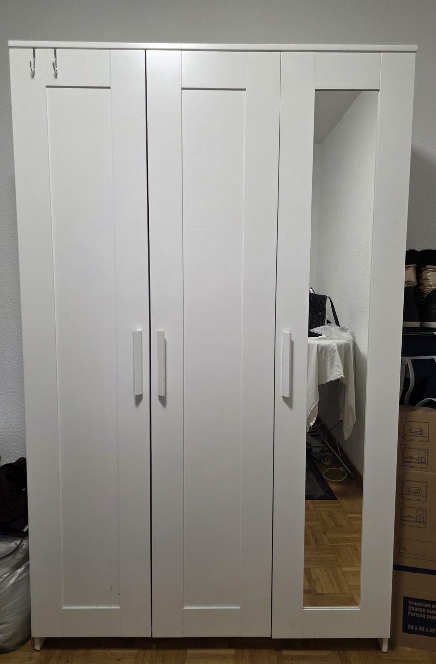 Armadietti a specchio: 3 door wardrobe for sale  – Usato da Sierre venduto da abe_fl68