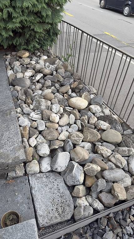 Pierres & tuiles: Bollensteine / Gartensteine – D'occasion à Herisau par lersi01 1