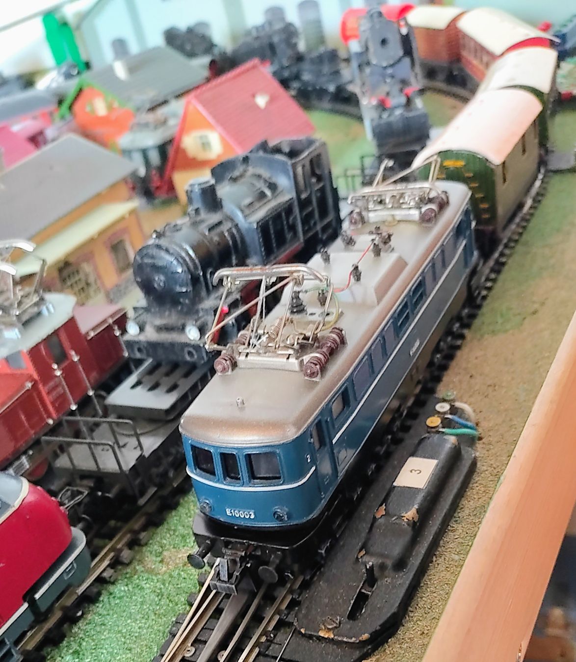 Modellini di ferrovie: TrixExpress E10 Prototyp der DB in Originalkartong anf.5OerJ – Usato da Kirchberg BE venduto da RadioGerberPrivat 7