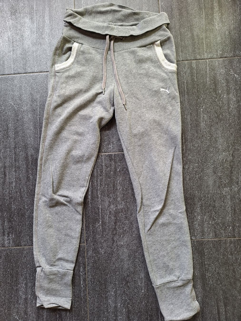 Puma Hosen: Puma Jogginghose grau Grösse M – Gebraucht aus Utzigen von Velvet8