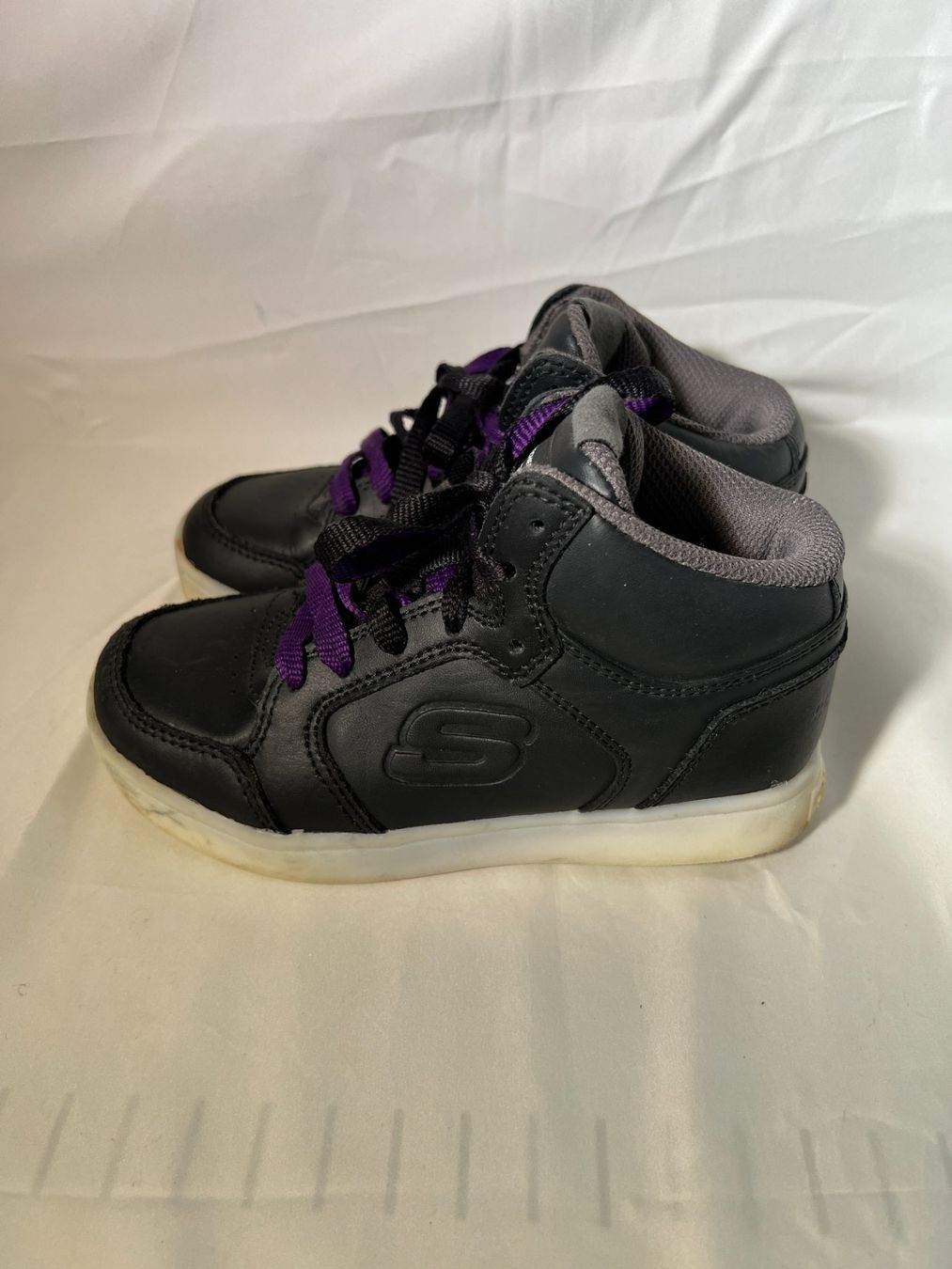 Skechers Schuhe für Jungen: Skechers Turnschuhe Grösse 29 – Gebraucht aus Zürich von Drahtzug 2