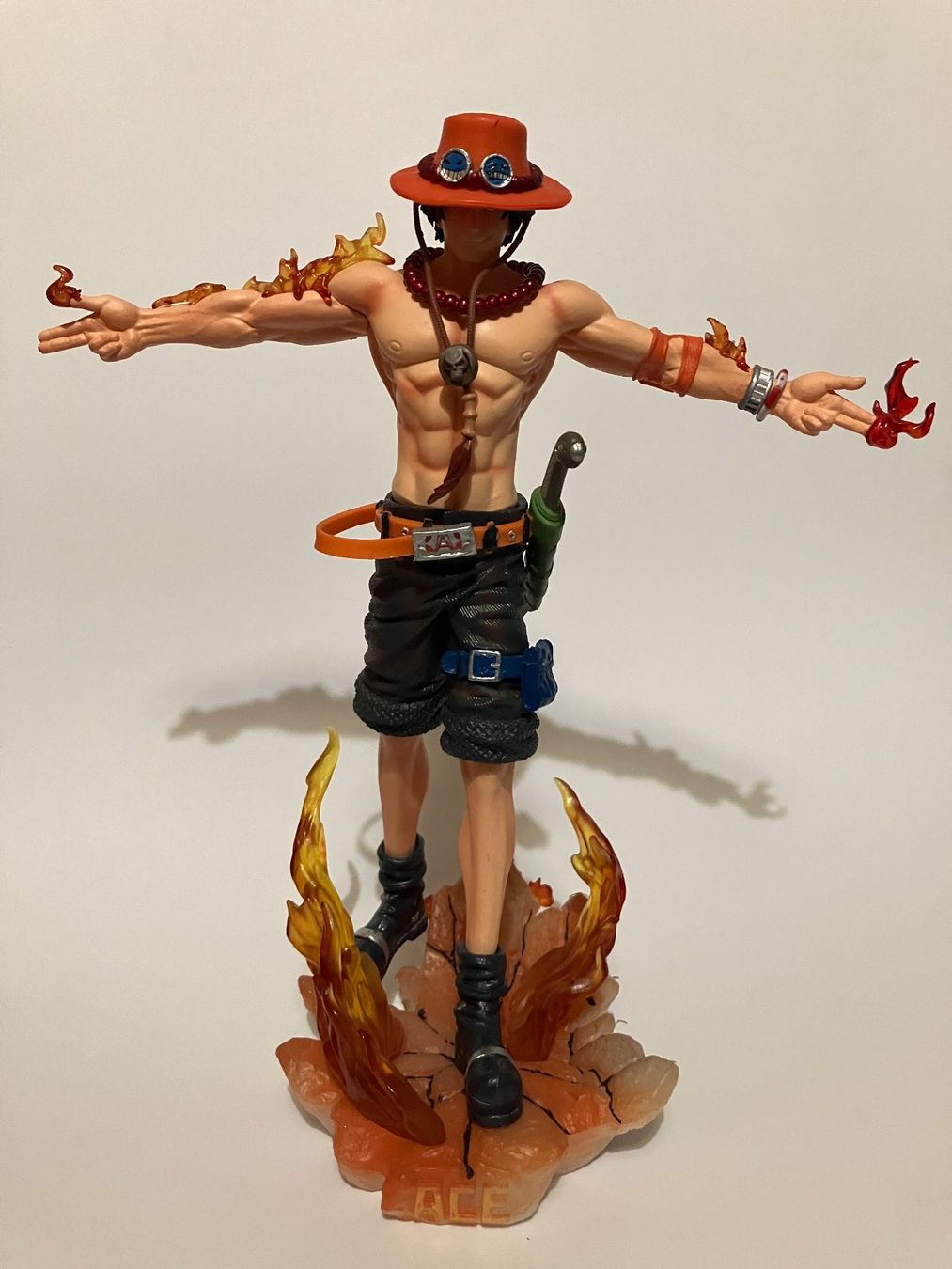 Statuette: Figurine Ace Gol D. - One Piece – Usato da Ecublens VD venduto da Le_marchand_geek