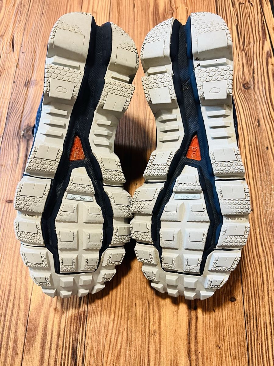 On Scarpe da donna: ON Laufschuhe Cloud waterproof Grösse 38 blau Top – Usato da Scuol venduto da onf_rlc6 5