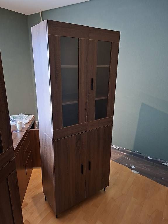 Vitrinen: Vitinenschrank dunkle Holzoptik  – Gebraucht aus Meggen von mar_yzb2