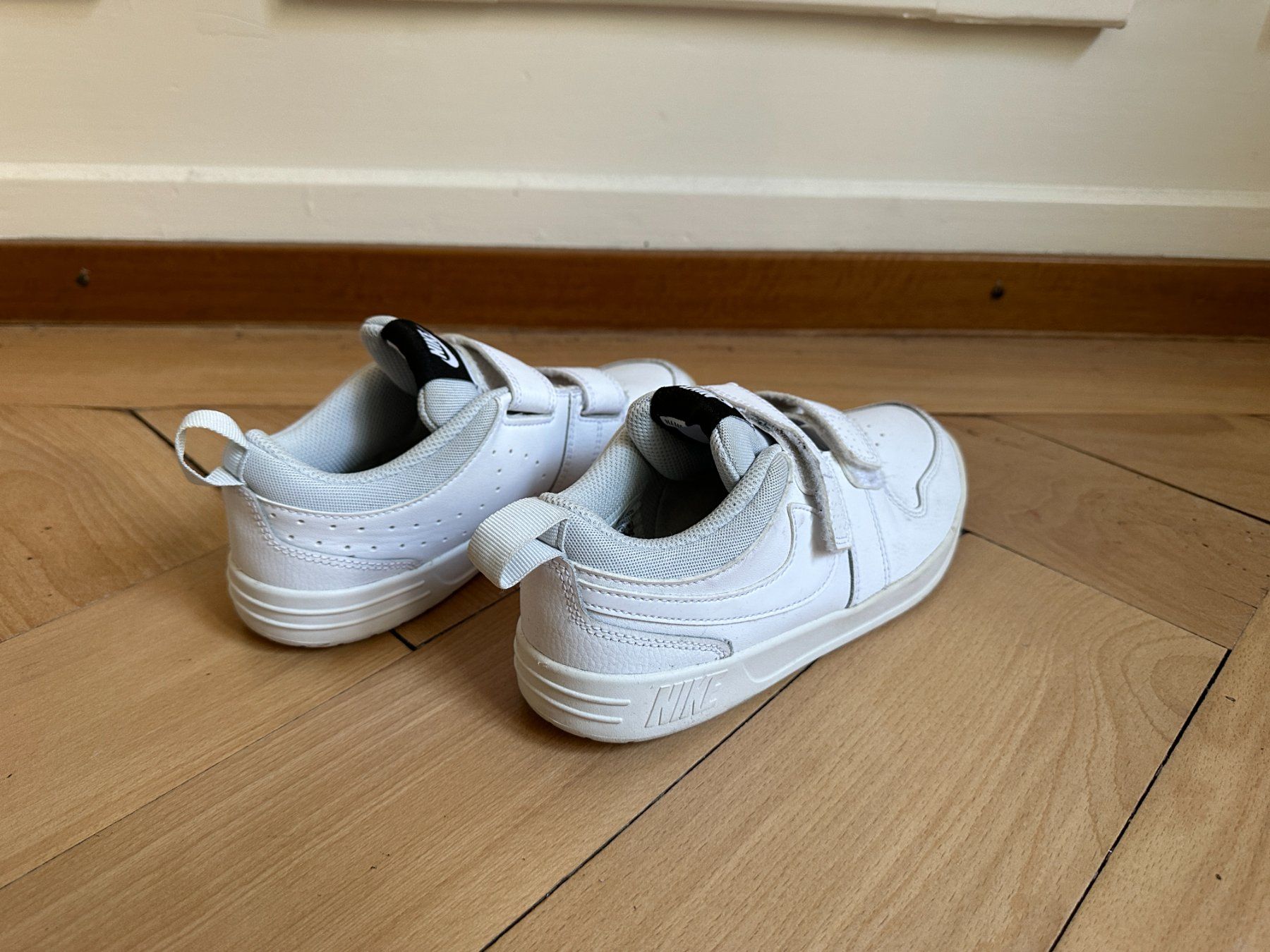 Nike Scarpe da donna: NIKE Pico 5 Sneaker weiss 35 – Usato da Zürich venduto da Diazaio 2