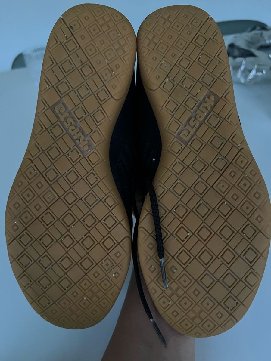 Scarpe per ragazzi: Chaussures de salle Kipsta, taille 38 noté 39 – Usato da Sion venduto da jerermy1911 3