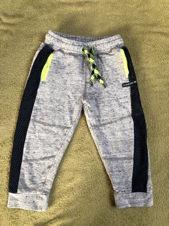 Tolle Trainerhose Gr. 86 Jungen Sport Freizeit
