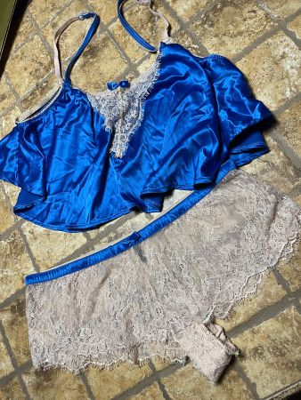 Pigiama di due pezzi-👌top di raso- e shorts di pizzo