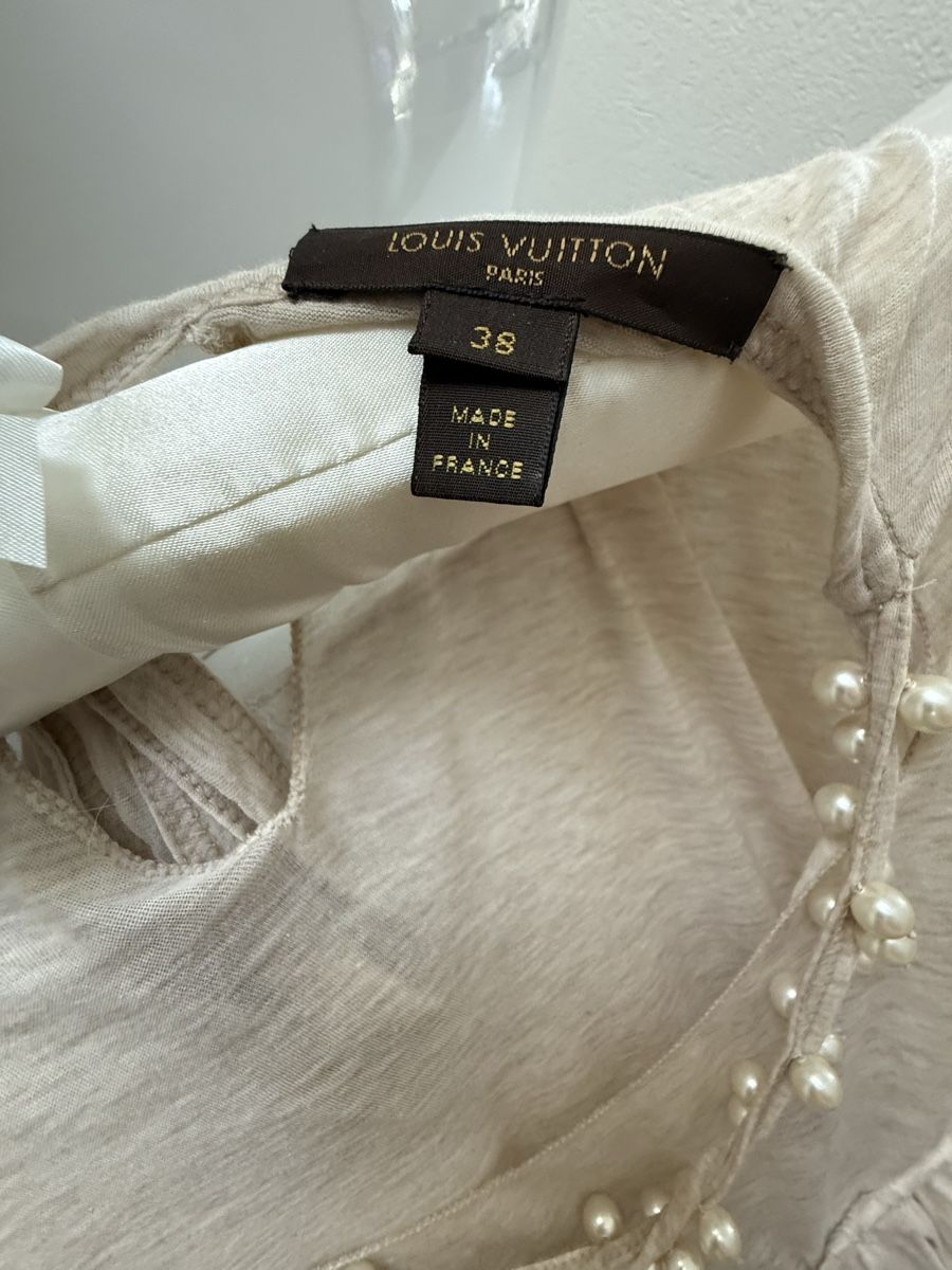 Louis Vuitton T-shirt: Louis Vuitton kurzarm Top/Shirt mit Perlenkette – Nuovo (secondo la descrizione) da Buchs ZH venduto da KittyInStyle 2