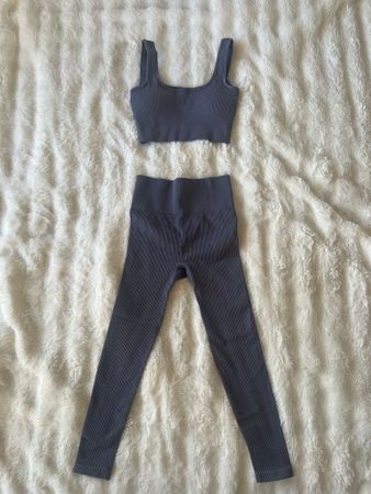 Sportliches Set - Top & Leggings - Neuwertig! Grösse S