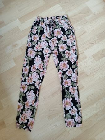 Luftige Sommerhose geblümt Gr. XS /34
