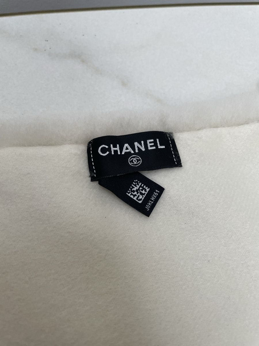 Chanel Foulard & Sciarpe: Chanel scarf – Nuovo (secondo la descrizione) da Vacallo venduto da kellyyy 3