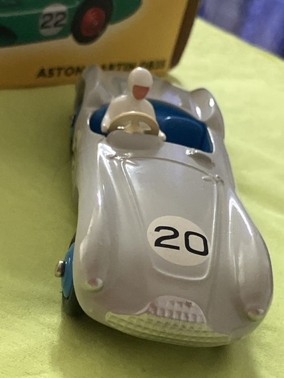 Superbe ASTON MARTIN DB6 Vert Métal Dinky Toys 153 Meccano Ltd Made in England - Collection