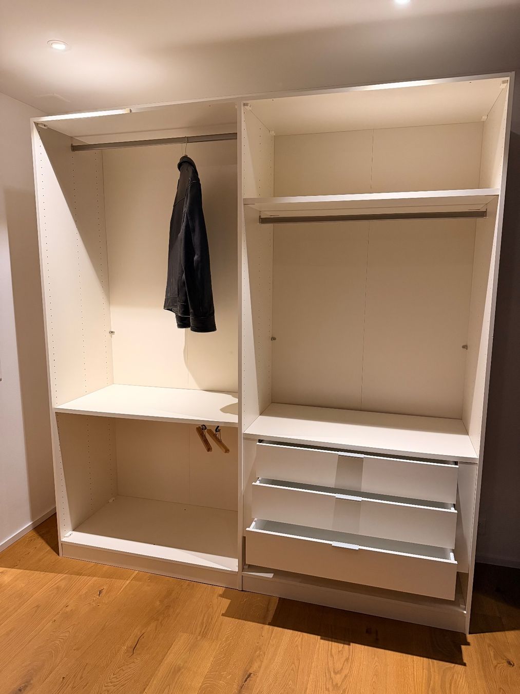 Interio Schränke: Kleiderschrank (2) System weiss gebraucht – Gebraucht aus Herrenschwanden von Schimar81 1