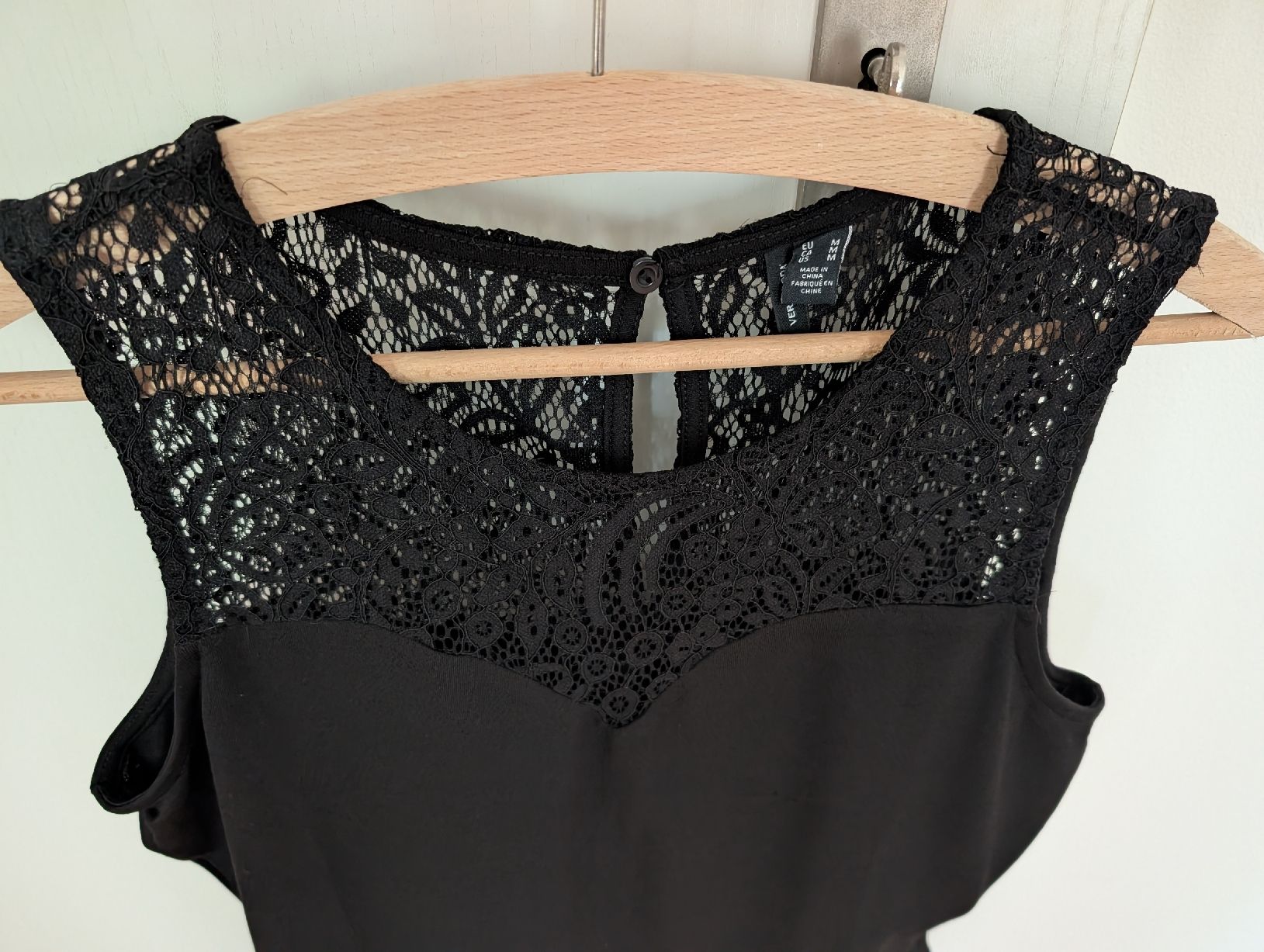 Camicette: Body Vero Moda, Grösse M, schwarz mit Spitze – Nuovo (secondo la descrizione) da Niederglatt ZH venduto da snowglam 1