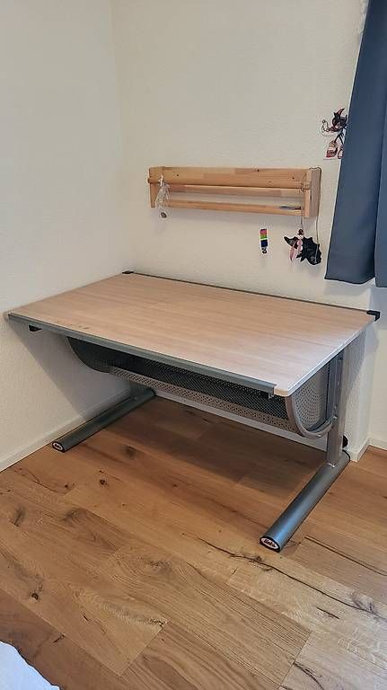 Schreibtische: Schreibtisch für Kinder – Gebraucht aus Ammerswil AG von Swissdreams