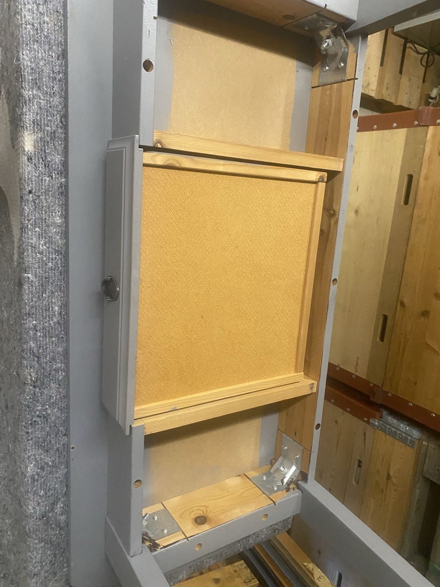 Tavoli: kl.Tisch mit Stuhl 106x46x75cm – Usato da Seewen SZ venduto da shaky01 6