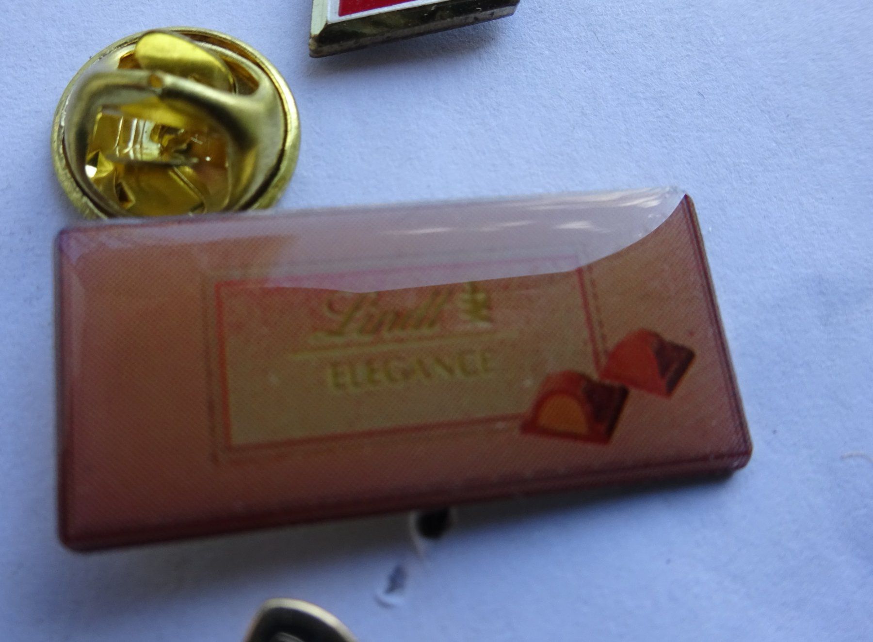 Placchette & Badge: Pin Schokolade LINDT   ELEGANCE – Usato da Utzenstorf venduto da BUtter81