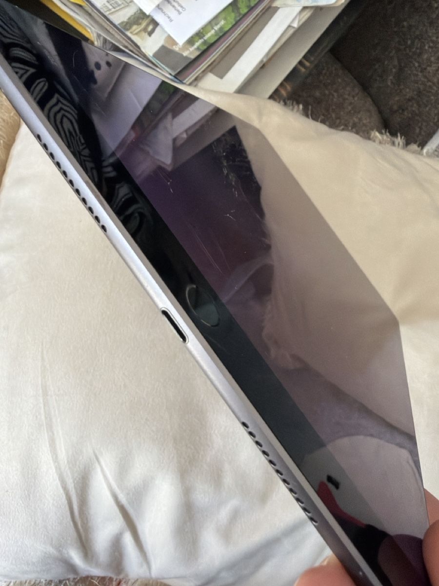 Apple Tablet PC: Apple iPad Air 3 defekt Glasbruch – Gebraucht aus Rietheim von sto_xyc9 2