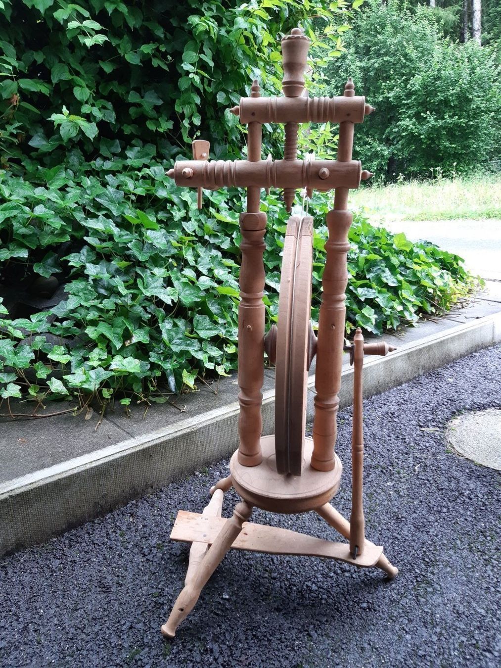 Ruote per filare: Spinnrad aus Holz – Usato da Steffisburg venduto da Bosihalte-Salbei 1
