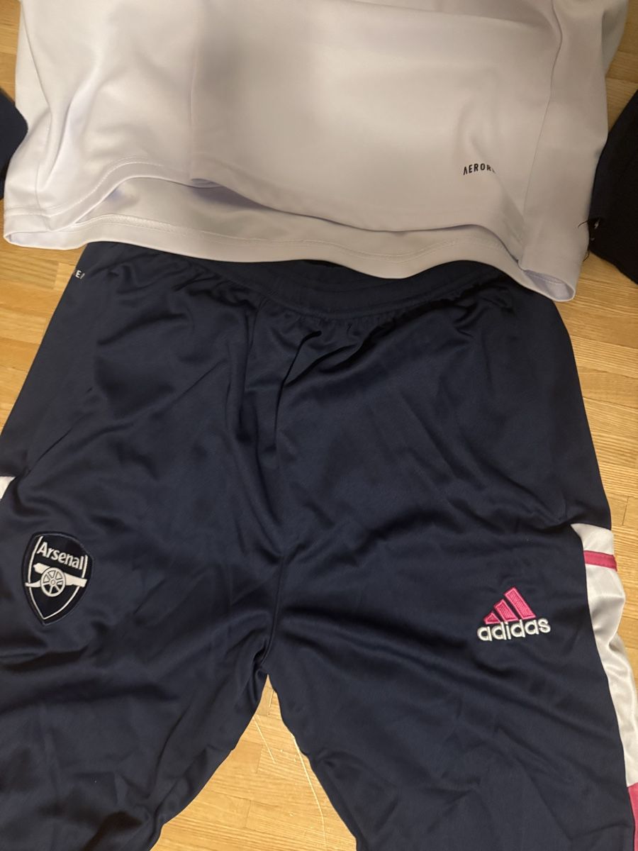 Kleiderpakete: Arsenal Trainingsanzug Grösse L – Gebraucht aus St. Gallen von LeonMatteon1879 2
