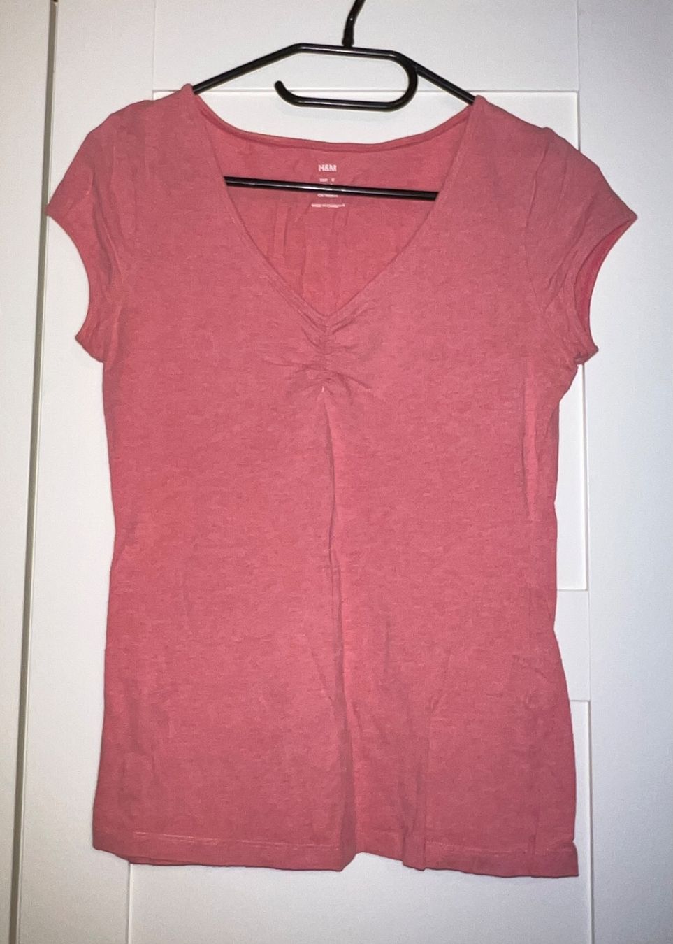 H&M T-shirts: • Einfaches Oberteil • – D'occasion à Basel par mendoza13