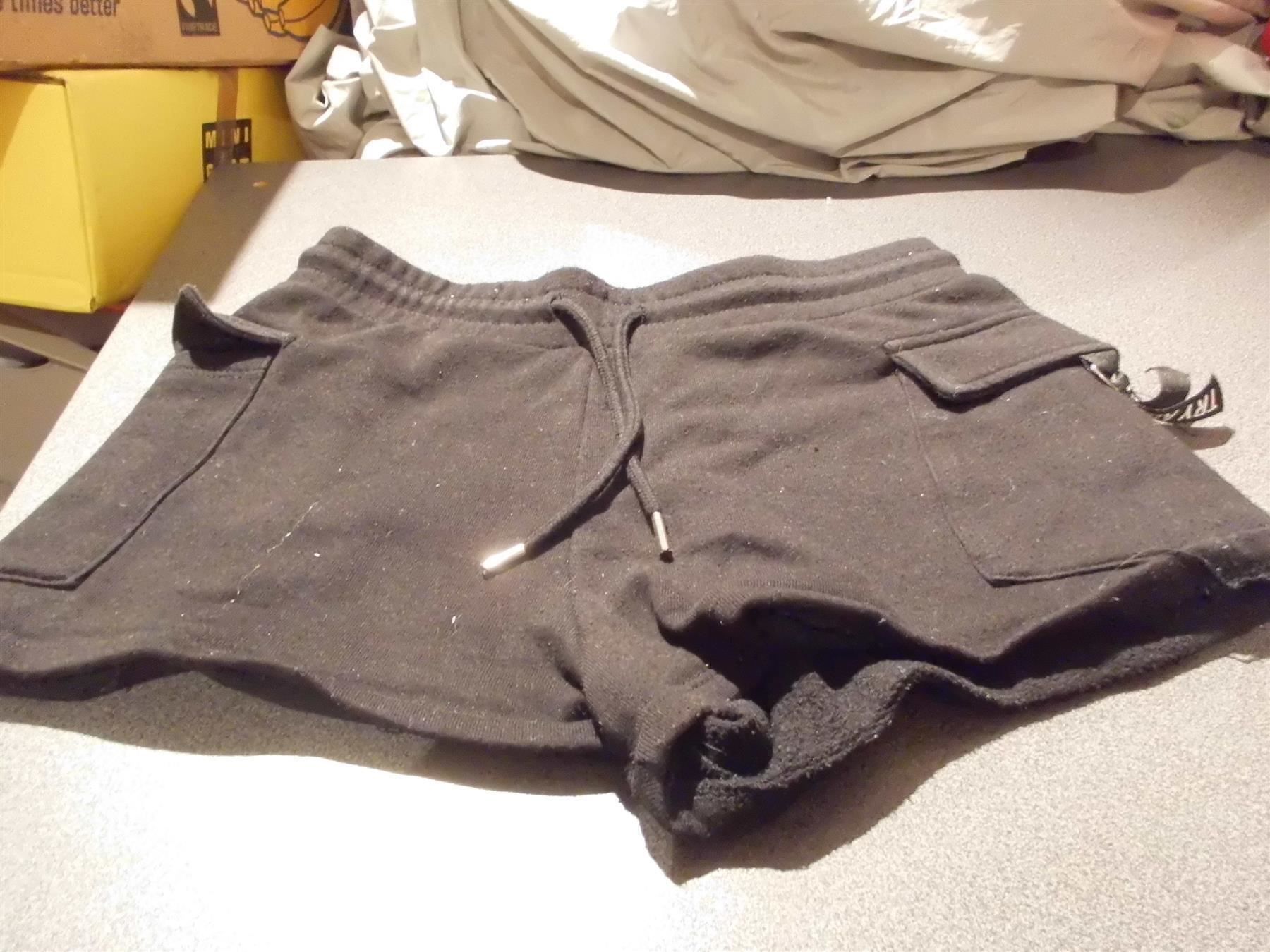 Hosen: Shorts Grösse S, FB Sister, schwarz – Gebraucht aus Zürich von Motzkuh