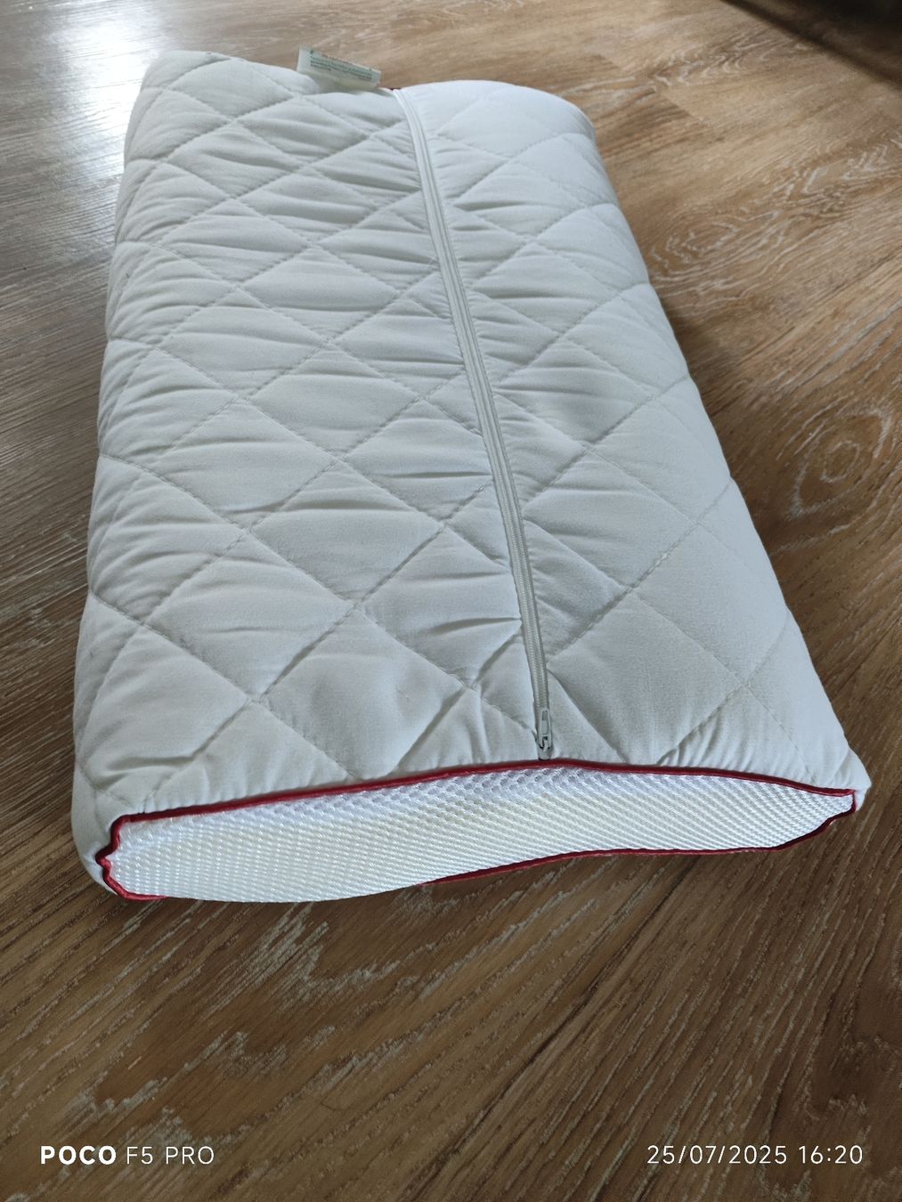 Kissen: Memory Foam-Kissen with Cover mit Abdeckung – Gebraucht aus Winterthur von Ajcps 1