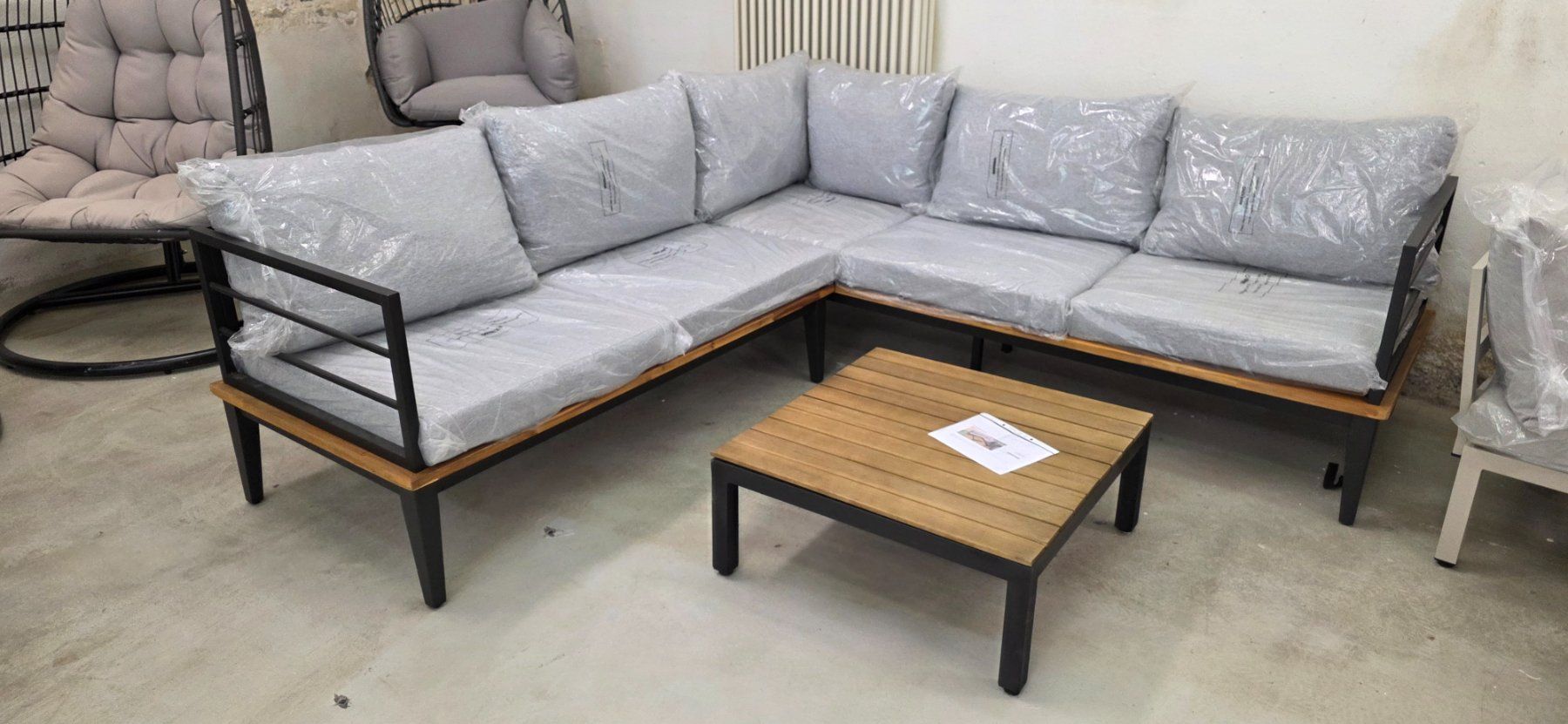 Divani: Gartenlounge neu – Nuovo e nell'imballaggio originale da Lützelflüh-Goldb venduto da Rampenverkauf_72_