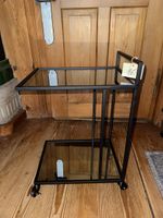 Beistelltisch aus Metall und Glas, 61cm gross