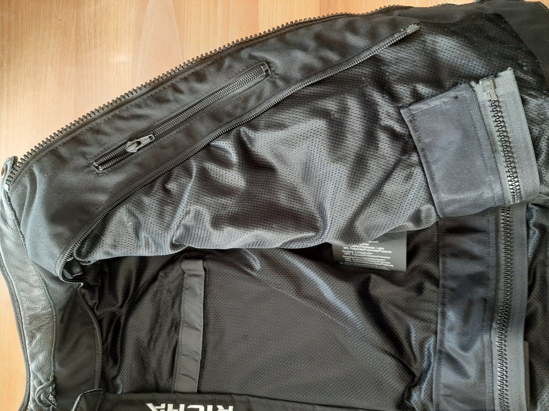 Giacche: Richa Motorradjacke Leder Textil Gr. 52 schwarz – Usato da Lüsslingen venduto da Famshop 4