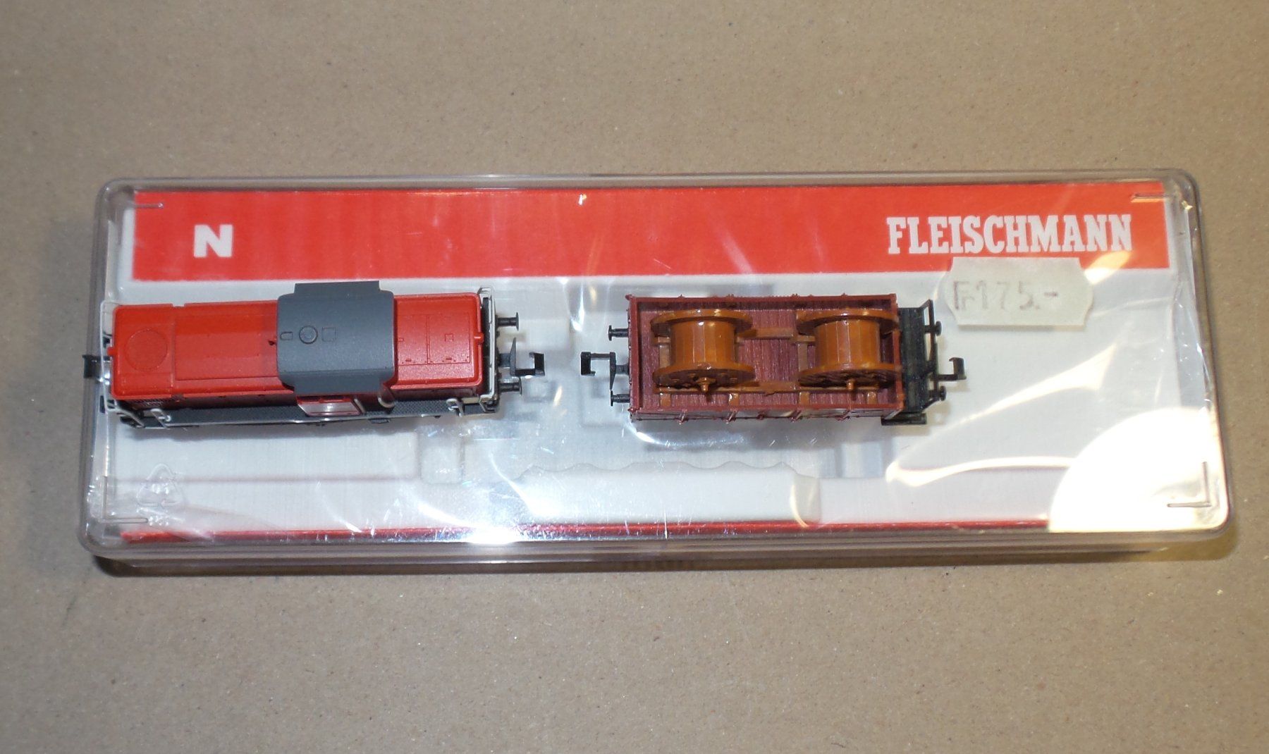 Fleischmann Modellini di ferrovie: Locomotive Fleischmann N 722003 + 1 wagon – Usato da Bulle venduto da Rockandtoys 1