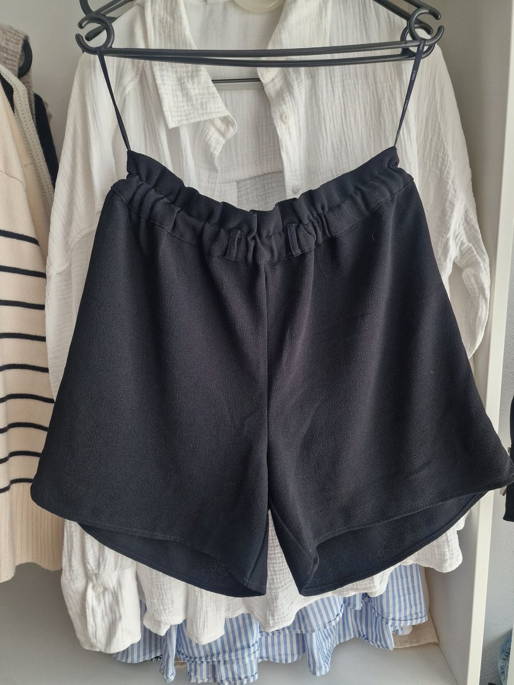 Only Pantaloni: Only Shorts – Usato da Altishausen venduto da ter_58nj