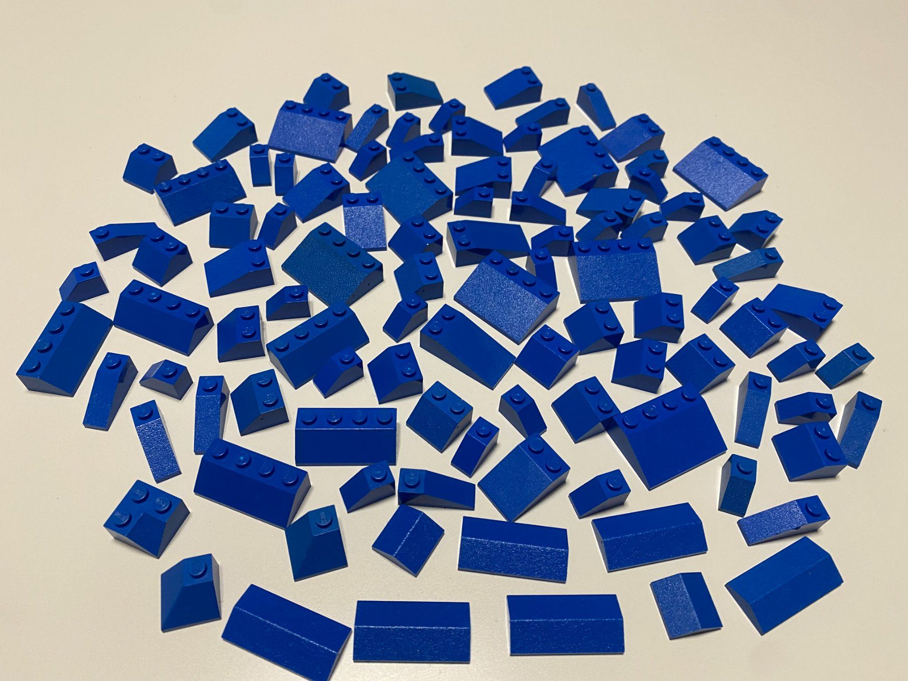 Lego Giocattoli: LEGO - 100 - BLAUE - DACHSTEINE – Usato da Gelterkinden venduto da ajdt4