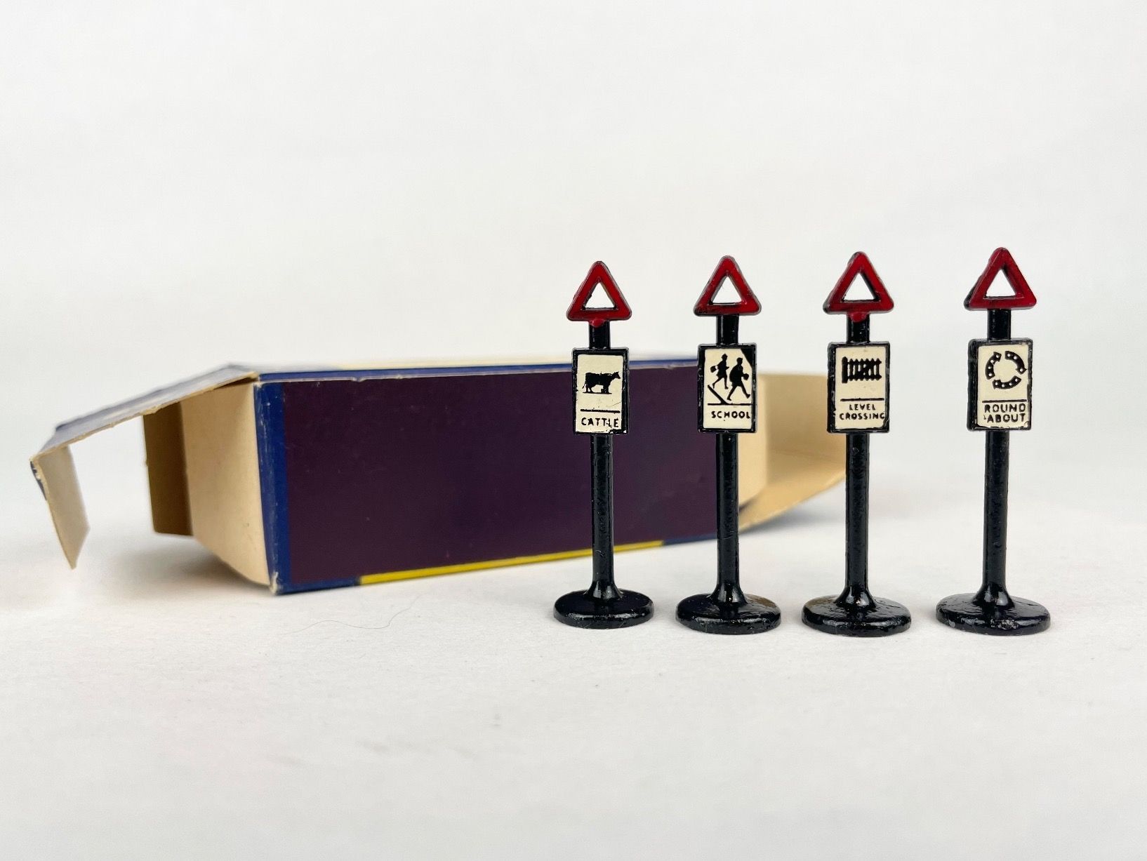Matchbox Modellini d'auto: Matchbox Moko Lesney  Accessory Pack A4 Road Signs - MINT! – Nuovo (secondo la descrizione) da Genthod venduto da lightyear63 5